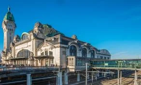 Gare de Limoges-Bénédictins avec son campanile et son architecture Art Déco emblématique