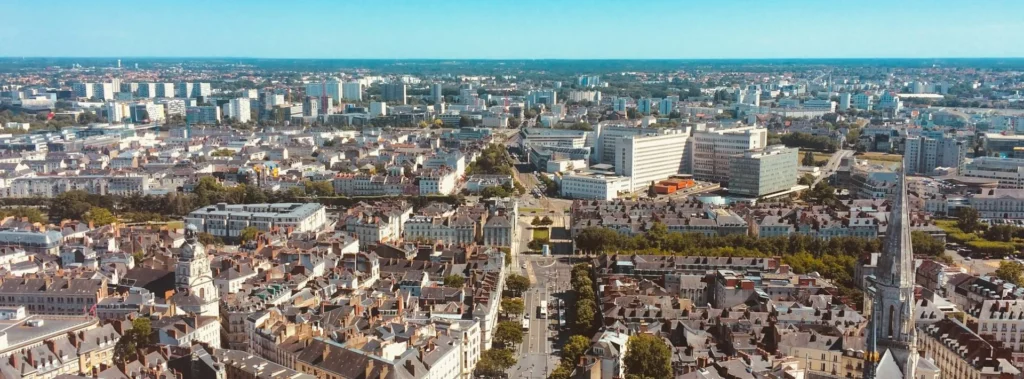 Vue aérienne de la ville de Nantes, localisation du campus IPMS.