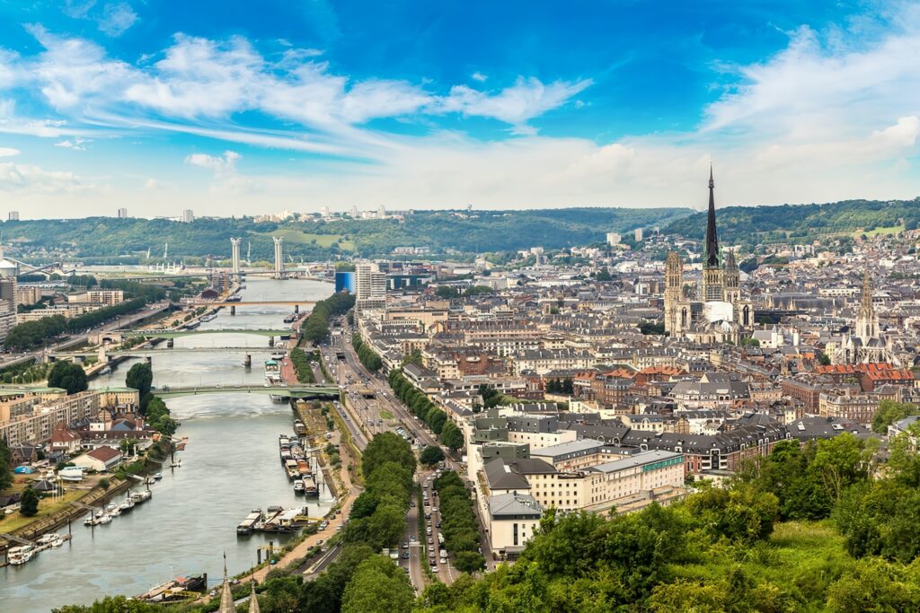 Vue panoramique de Rouen et de la Seine en Normandie, ville d'implantation de la Prépa BPJEPS IPMS