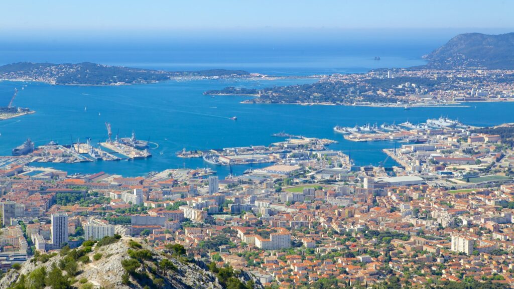 Vue de la rade de Toulon depuis le mont Faron, ville d'implantation de la Prépa BPJEPS IPMS